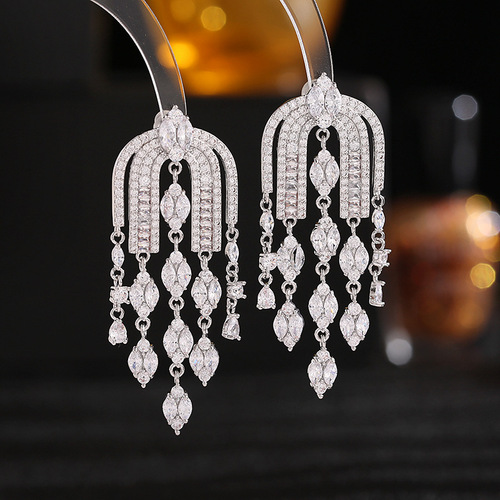 French elegant temperament, light luxury and high-end zircon tassel earrings design arch shape bridal dress earrings