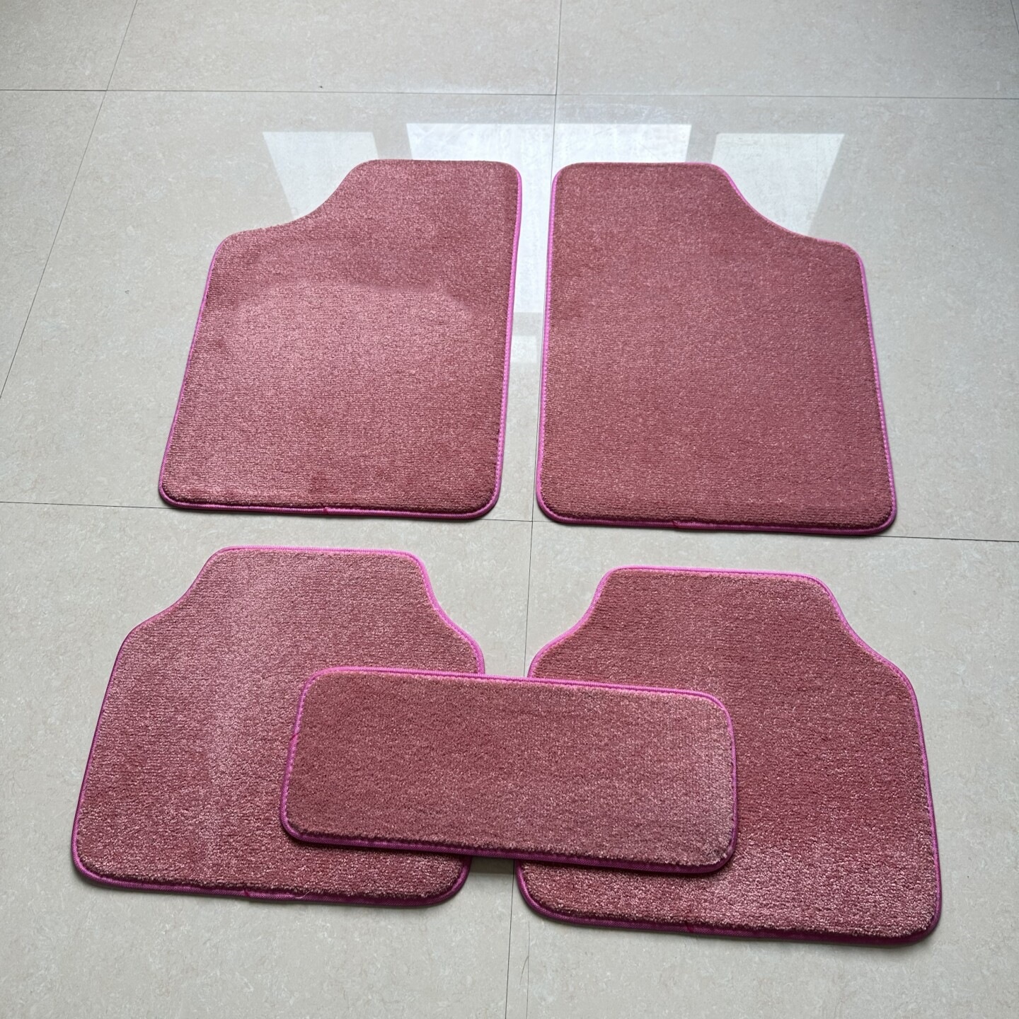 Suitable for car floor mats, suede anti-slip mats, one-piece floor mats, carpet protection mats, velvet mats, easy-to-clean waterproof mats