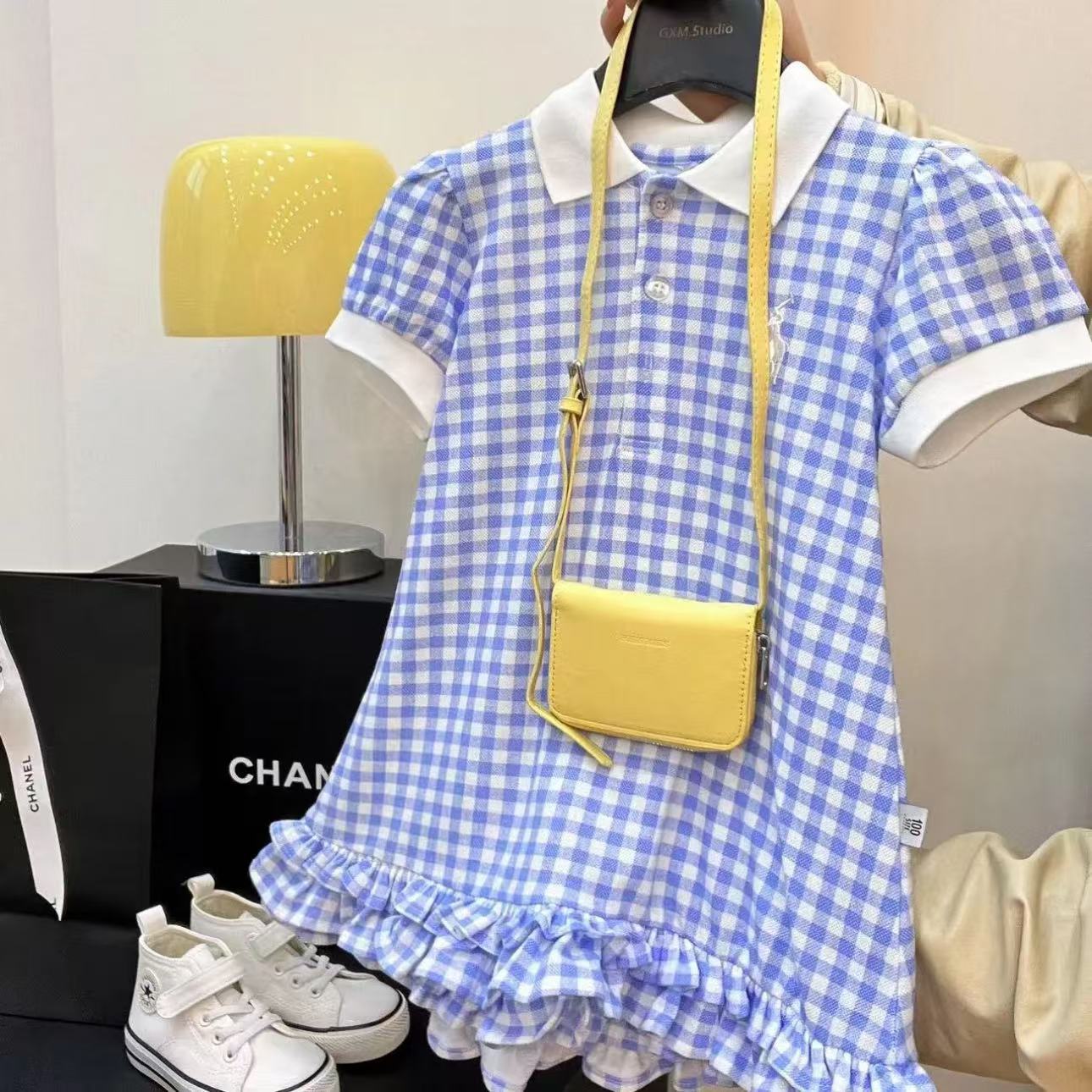 Xianning siete ropa para niños vestido de niña 25 verano nuevo estilo niña estilo extranjero vestido de encaje a cuadros con cuello Polo