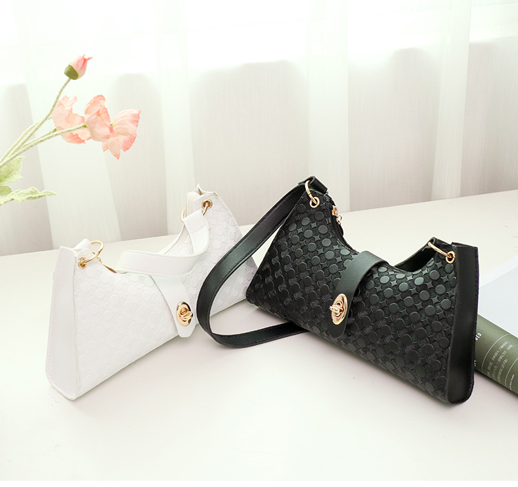 Solid Color Pattern Women's All Seasons Pu Leather Solid Color Vintage Style Square Zipper Underarm Bag