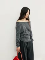 爱与南希 Design base long-sleeve with a round collar, slim fit