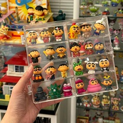 小さいサツマイモの萌え粒の収納ケースはドアを持っています。透明なデスクトップのミニ人形の置物を重ねて展示棚を収納することができます。