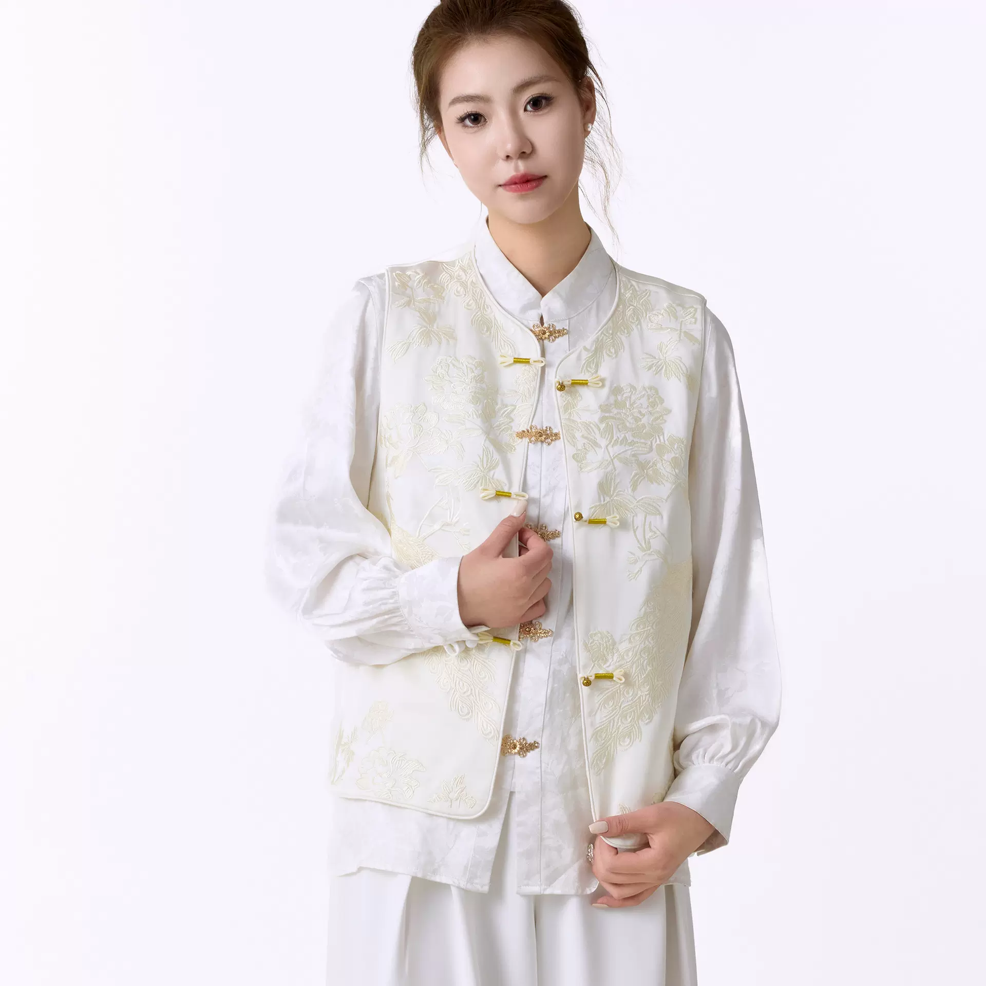 2025女式新中式国风马甲春秋外穿刺绣盘扣高级感单排扣外套开衫