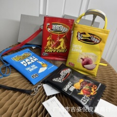 2025新款创意可乐袋手机包网红小方包单肩斜挎小包收纳包时尚涂鸦