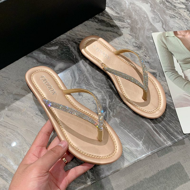 Zapatillas de flip flops para mujeres 2025 verano nuevo estilo de agua talón bajo ropa exterior de moda tamaño 41 - 43 zapatillas