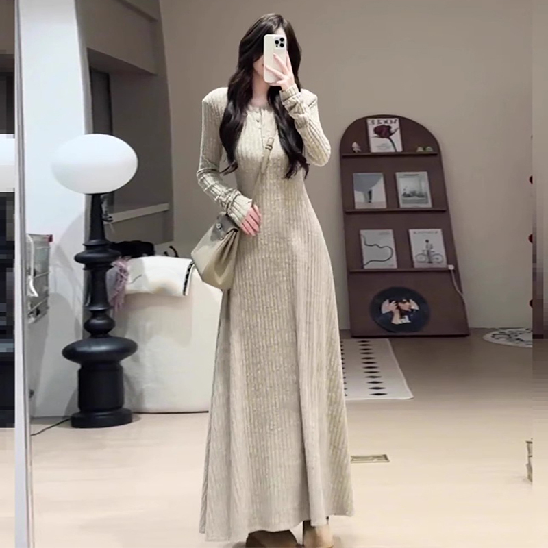 针织内搭连衣裙女磨毛坑条初秋季2025早秋新款时尚感收腰长款裙子|undefined