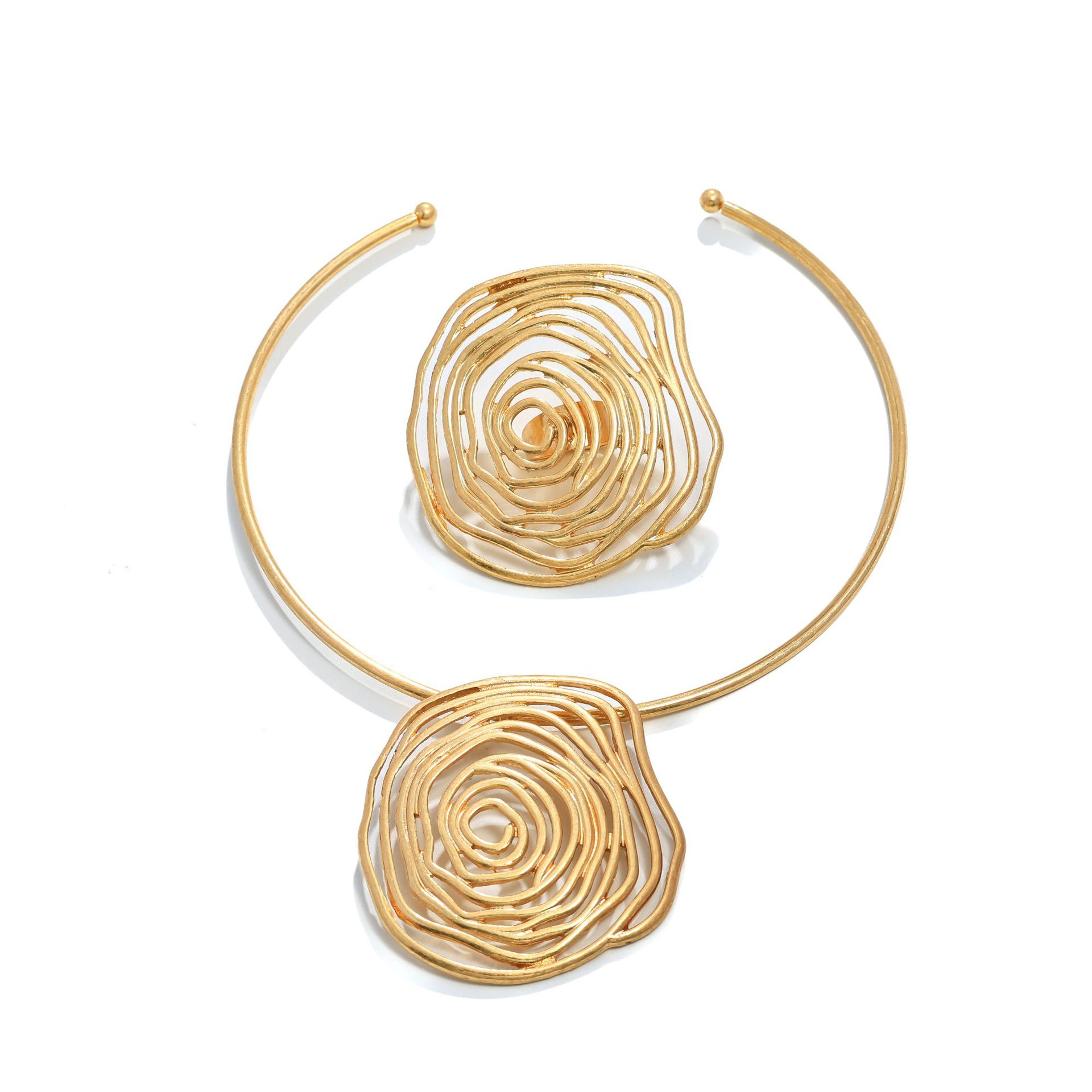 Joyería caliente europea y americana Suministro de comercio electrónico transfronterizo 1 juego de remolino espiral anillo collar traje de mujer