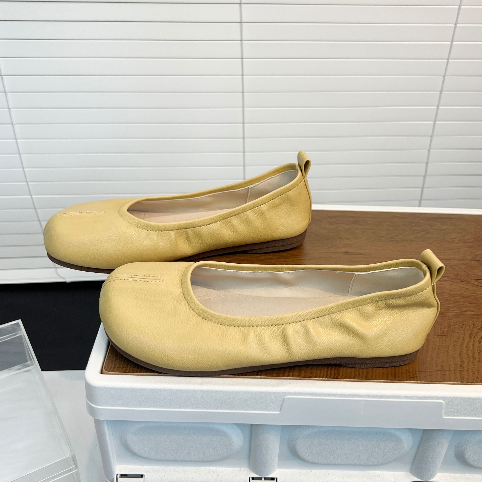 2025 Spring and Autumn New Soft Leather Slip-on Flat Shoes Women's Comfortable Soft Leather Shoes Simple Square Nipple Shoes