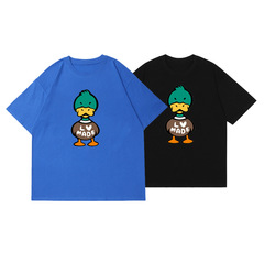 香港風可達鴨プリント半袖tシャツ女性の白い丸首にはゆったりとしたカップルがいます。