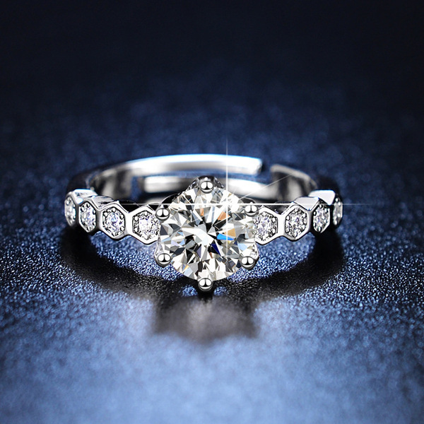 Wedding ring with zircon