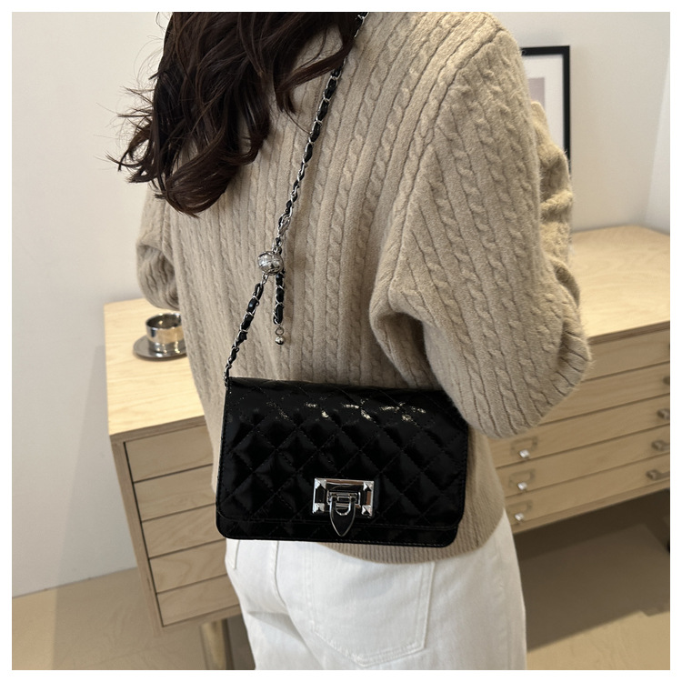 The diamond-patterned embroidered thread fashionable and elegant lock buckle elegant small bag for women's 2024 autumn new style versatile ins crossbody bag for women undefined