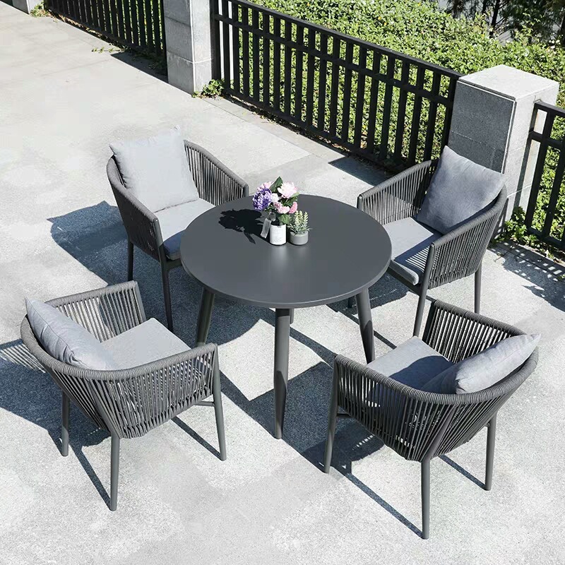 Silla nórdica de ratán para exteriores, conjunto de mesa y sillas de ratán tejido con cuerda de aluminio para ocio al aire libre en balcones, juego de tres o cinco piezas, silla de ratán moderna y minimalista. image 3