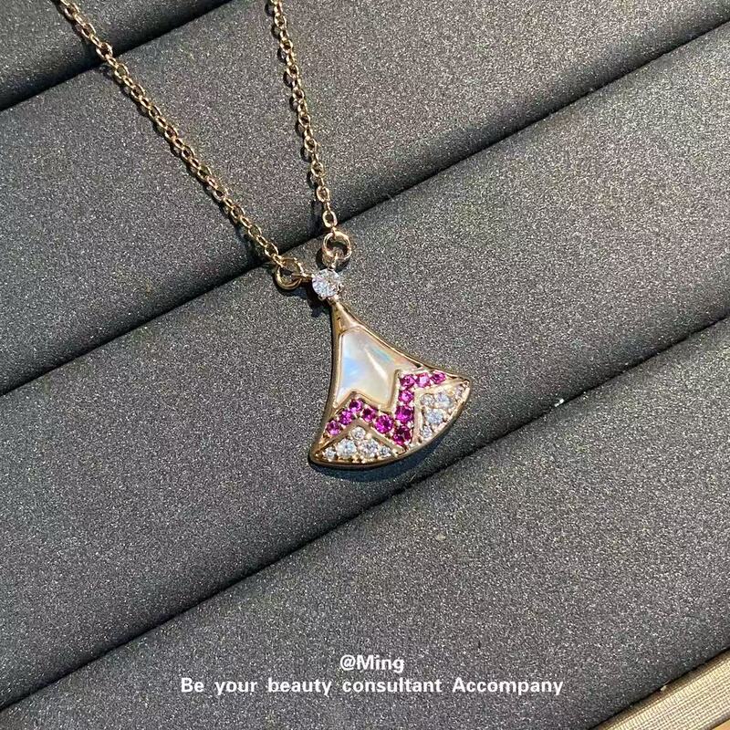 Rose Gold Special New Small Skirt Necklace for Women with Diamonds Rose Gold Light Luxury Fan-Shaped White Mother-Of-Pearl Clavicle Chain Rose Gold Special New Small Skirt Necklace for Women with Diamonds Rose Gold Light Luxury Fan-Shaped White Mother-Of-Pearl Clavicle Chain