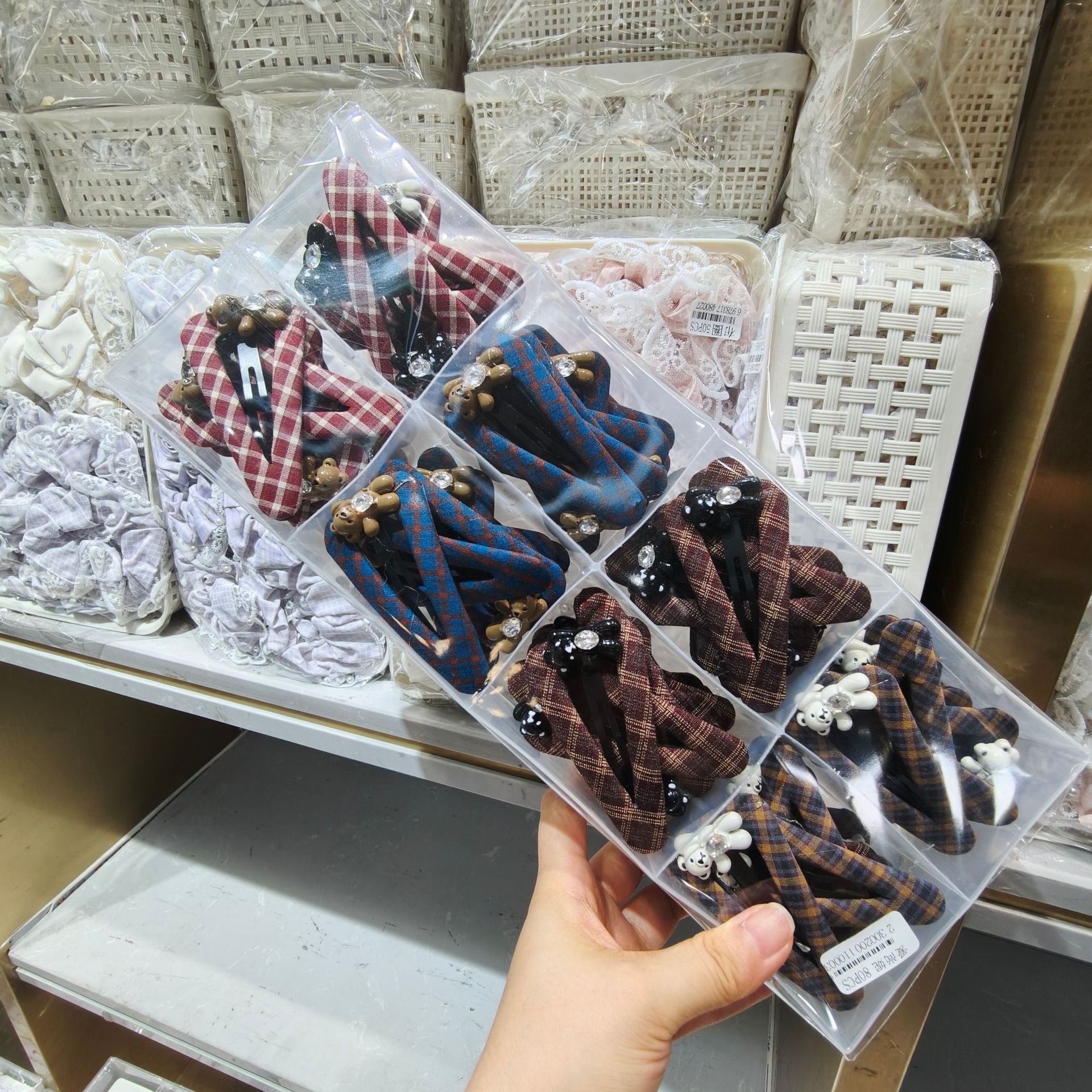 BB hair clip in college style with patterned fabric bear design, side fringe clip for girls, hair accessory for stray hair, wholesale, new autumn and winter model