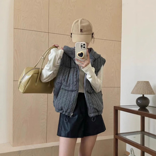 90 White Duck down Vest for Women 2025 Winter Thickeneded Heavy Wool Cable Knitted Hooded Fashion Vest Jacket