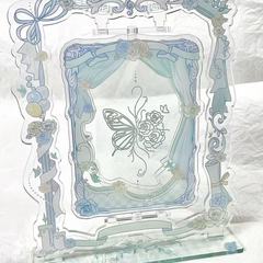 オリジナルの自作回転可能な蝶の周辺のアクリルの置物の小さいカードは3寸の写真を展示してカードを挿して札を立てます。