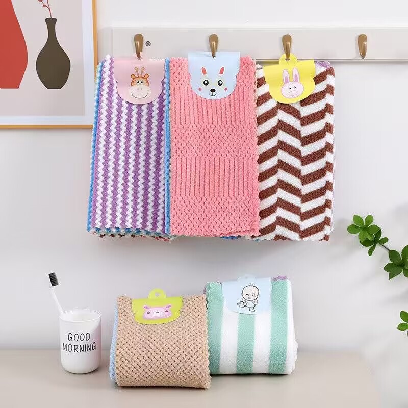 Cross-Border Kitchen Cleaning Rags, Absorbent Pineapple Plaid Small Square Towels, Hanging Square Coral Velvet Towels, One Piece Wholesale