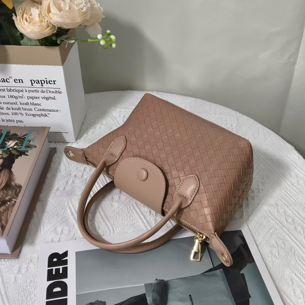 살구 핑크, 별도의 핸드백에는 긴 어깨 끈이 포함되어 있지 않습니다.