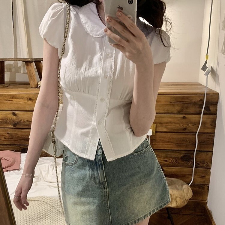 Sweet White Lace Doll Collar Shirt for Women, Summer Gentle Style, Short-Sleeved Shirt for Petite Figures, Age-Reducing Waist-Cinching Top