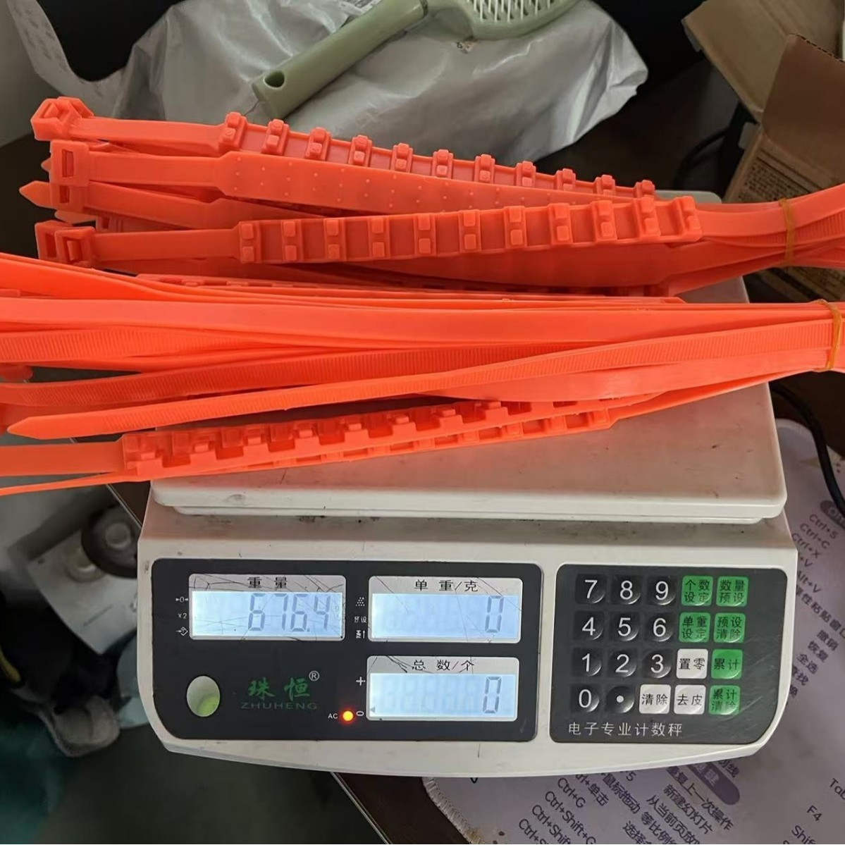 Free Sample of Car Anti-Skid Chains, Universal Anti-Skid Chains for Sedans and Off-Road Vehicles, Anti-Skid Straps for Snow and Mud