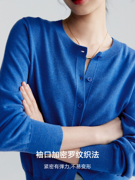 Woolen cardigan with a round collar