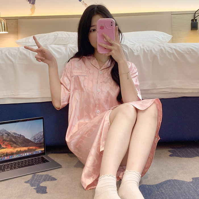 Verano simple casual jacquard de seda de hielo camisón de manga corta para mujer cardigan Delgado solapa seda ropa para el hogar transmisión en vivo