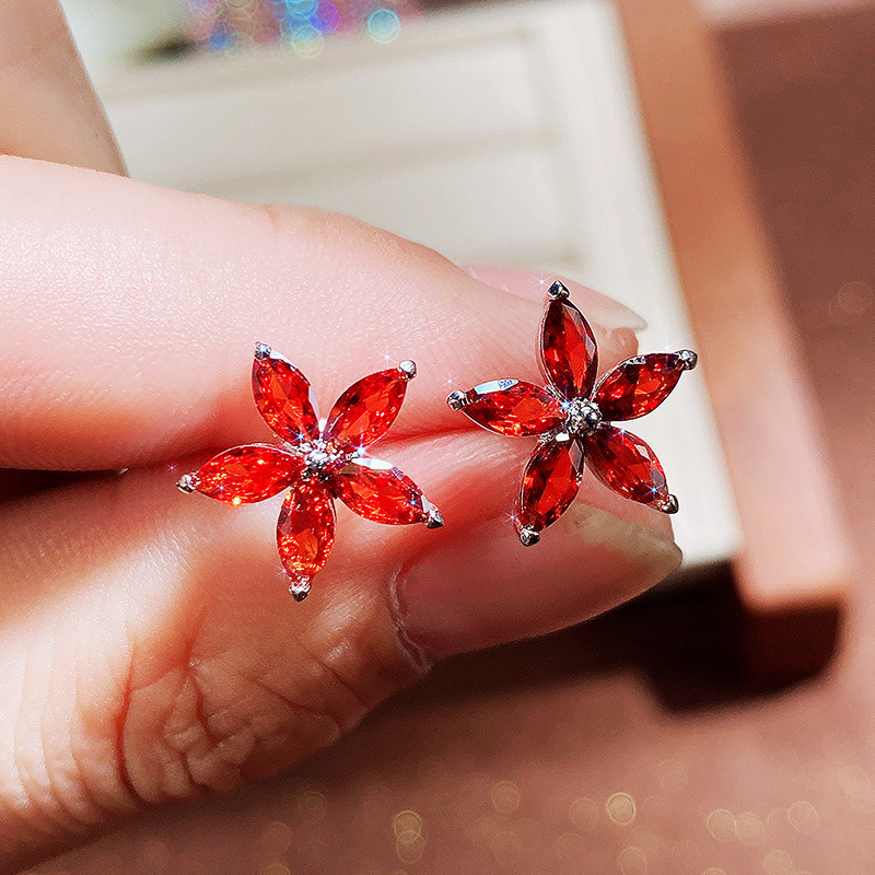 Korean Color Star Flowers Five-pointed Star Ladies Copper Earrings display picture 5