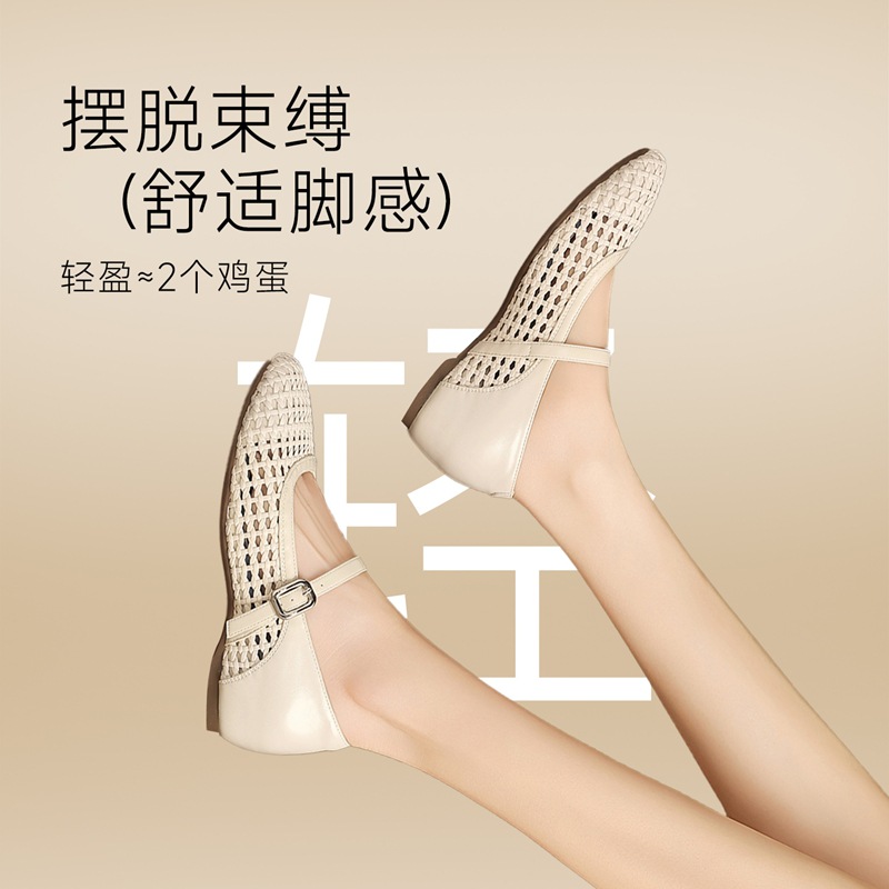 Chất liệu Chất liệu tổng hợp, đế mềm