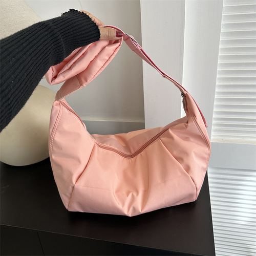 Lifestyle Large Capacity Wide Shoulder Strap Oxford Cloth Bag 2024 Trendy Design Crepe Folded Dumpling Bag Single Shoulder Crossbody Bag for Women