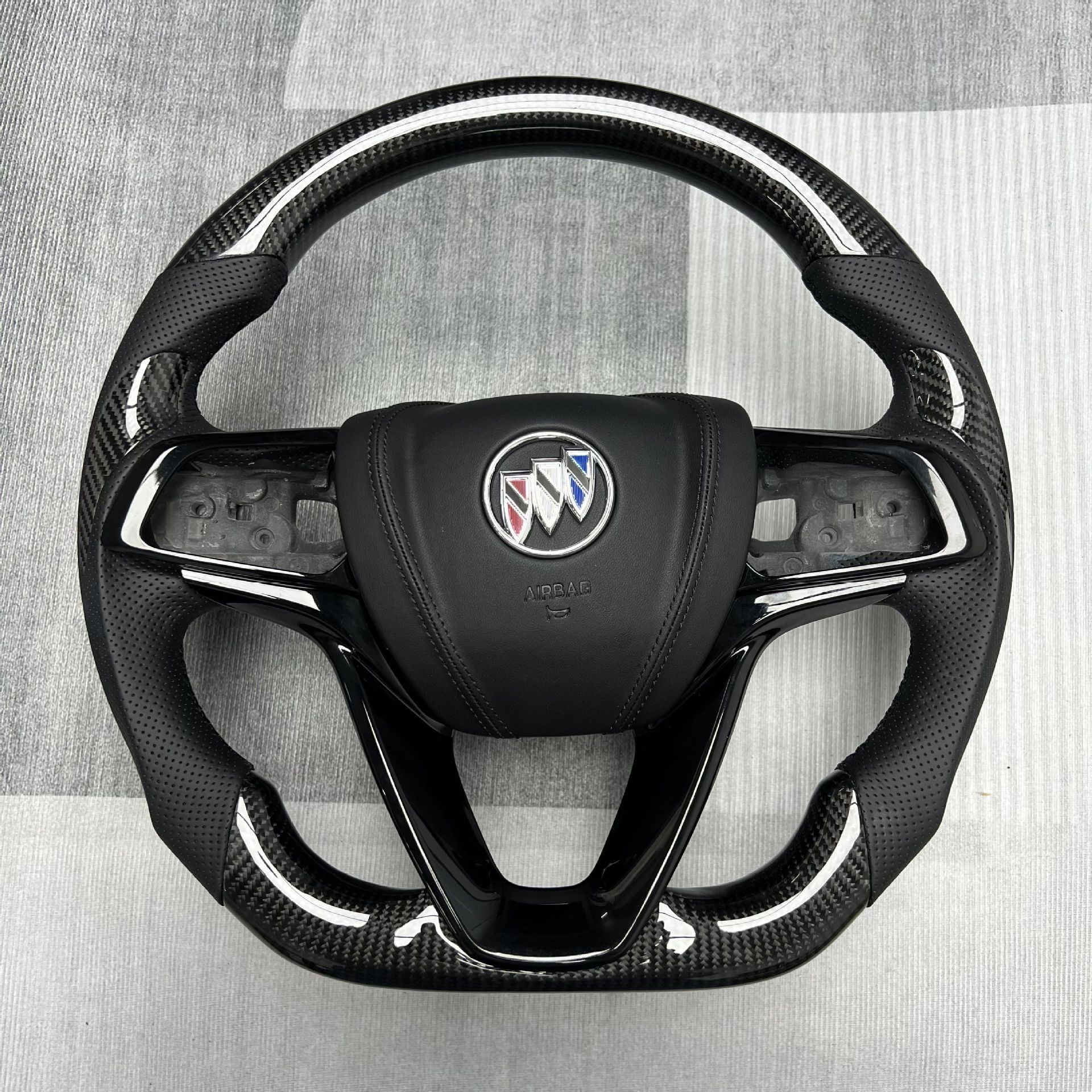 Factory Customized Carbon Fiber Car Steering Wheel Modification Suitable for Buick Chevrolet/Lacrosse/Lacrosse/Glacier
