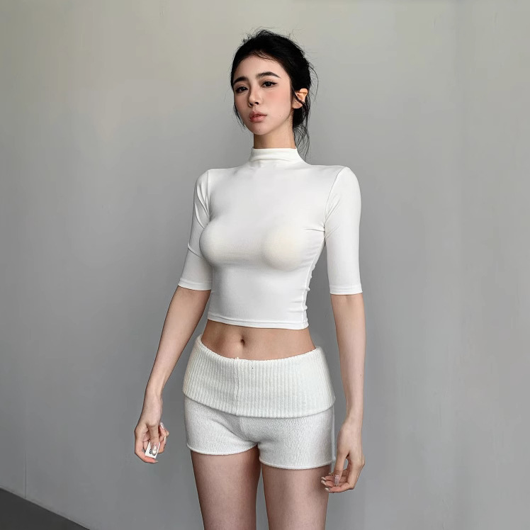 Ins Pure Desire Hot Girl 하프 터틀넥 미드 슬리브 짧은 배꼽 노출 티셔츠 여성용 새로운 섹시 슬림 핫 소녀 타이트 탑