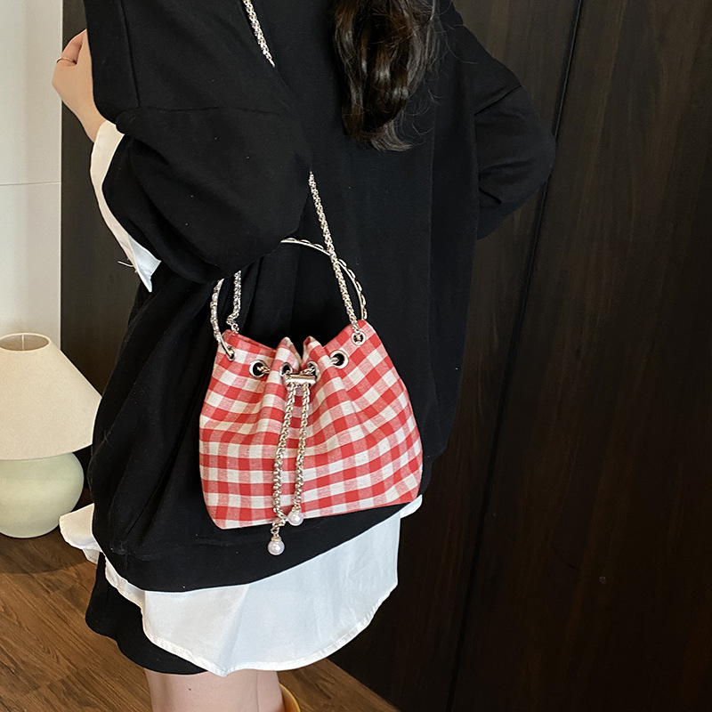 Bolso de cubo de lona a cuadros popular de este año bolso de hombro con cadena de estilo nuevo para mujer 2025 bolso de mensajero versátil de moda
