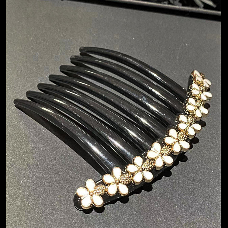 【일곱 개의 이빨】흰 꽃