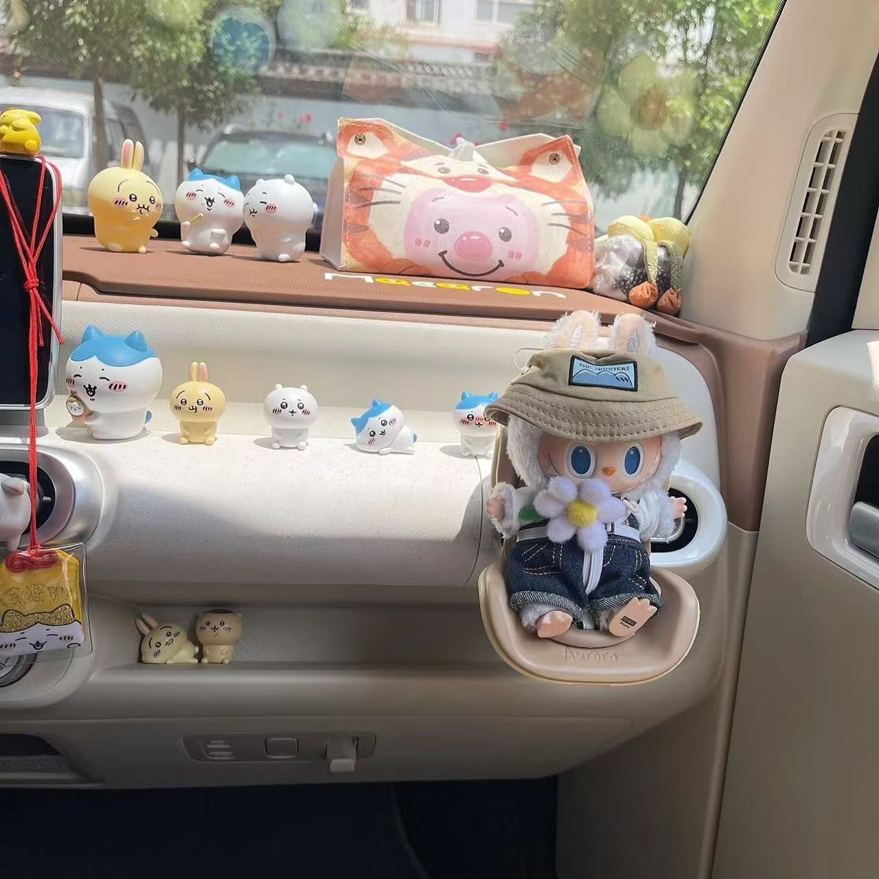 Labubu Adapts to Safety Seats, Aromatherapy Air-Conditioning Outlets, Cute Car Ornaments, Doll Accessories