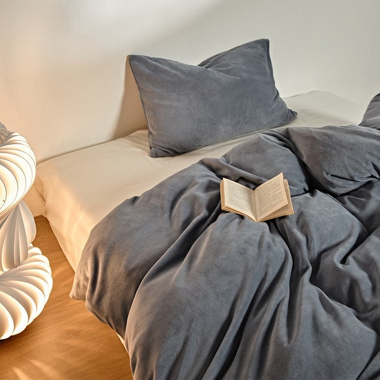 高品質の純色230gの牛乳の絨毯の布団カバー