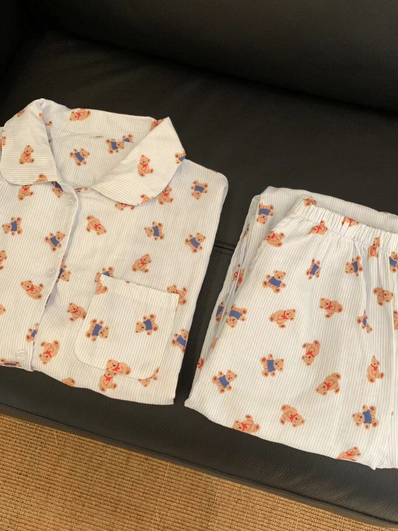 하늘색 줄무늬 곰 (반팔바지 정장)