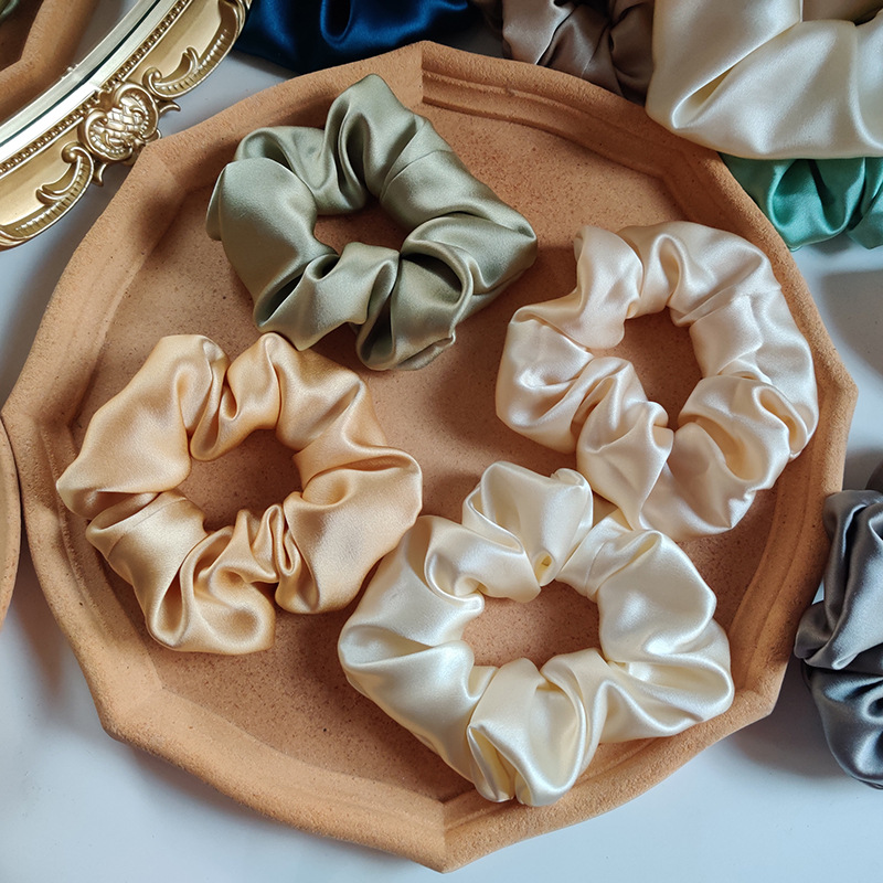 Scrunchie in seta di gelso accessorio per capelli lusso fatto a mano_voghion.com