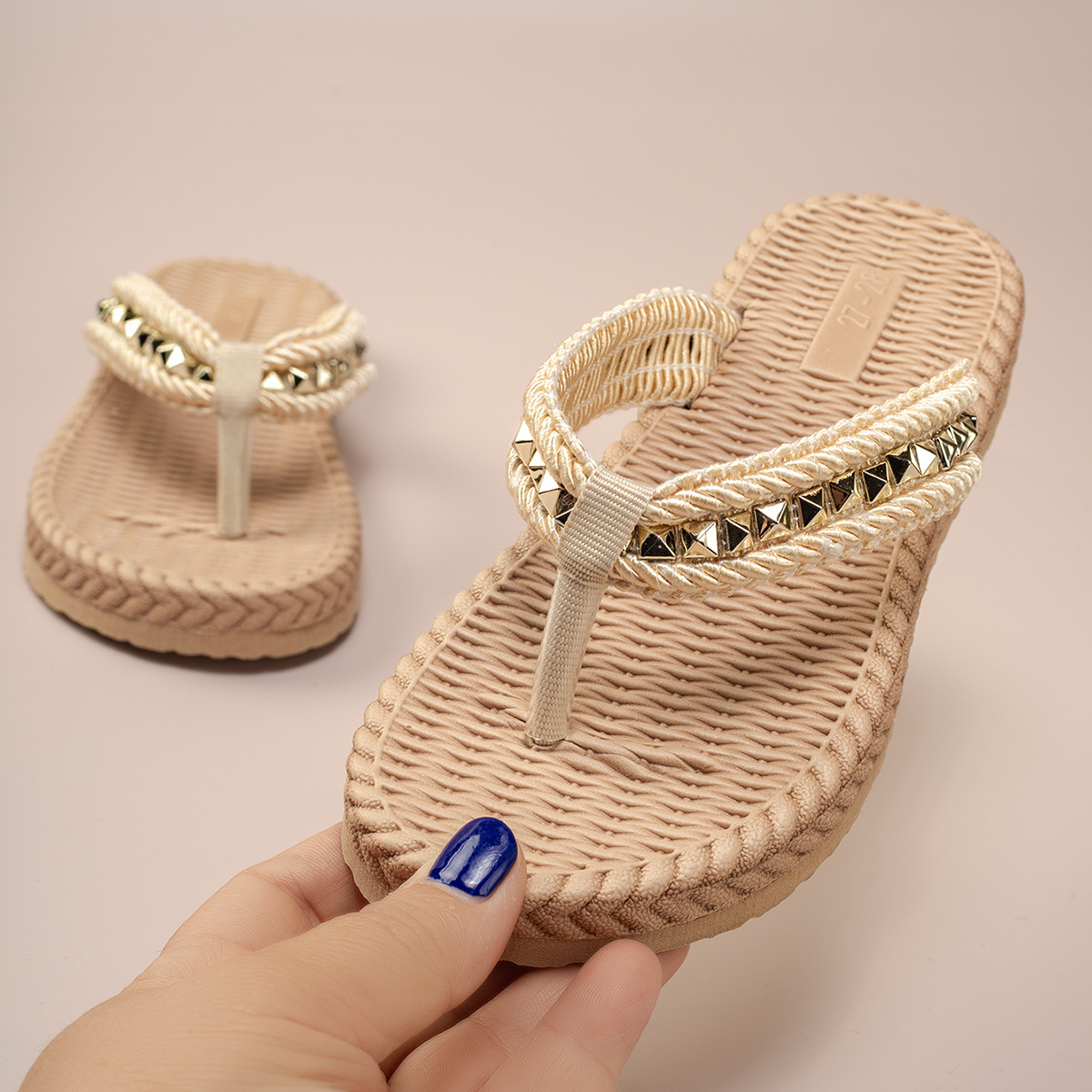 Zapatillas frías transfronterizas para niñas en verano de 2024 nuevas niñas europeas y estadounidenses de comercio exterior chinchillas de moda