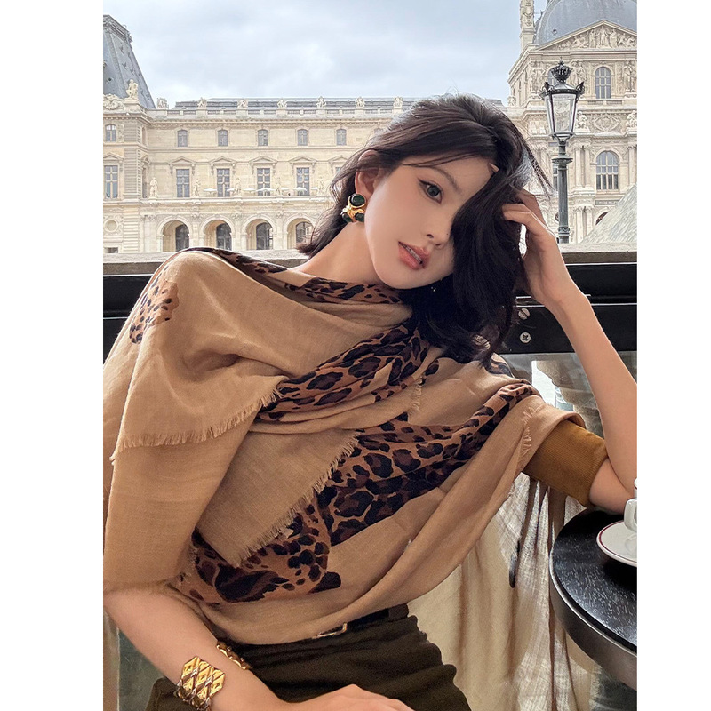 Autumn and Winter New European and American Leopard Print Retro Panther Warm Printed Scarf Simple Versatile Thin Large Shawl