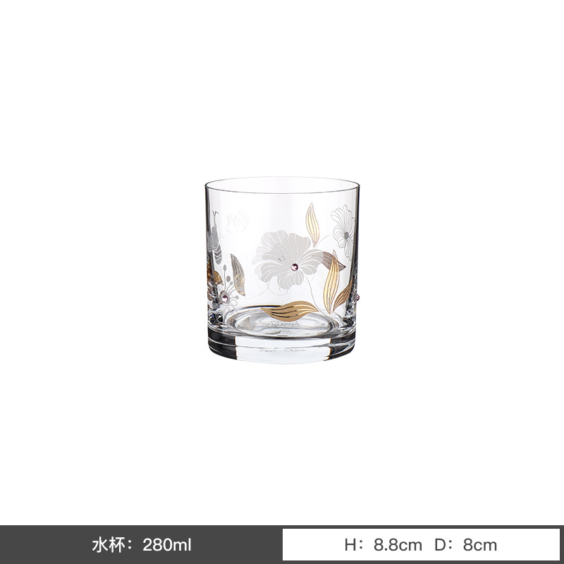 Tazas de cristal sin plomo importadas de alta calidad tazas de vino alto estilo europeo tazas de alto pie artesanía de relieve de lujo ligero tazas de champagne domésticas al por mayor