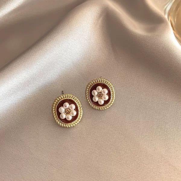 Golden ear clips, no pierced ears