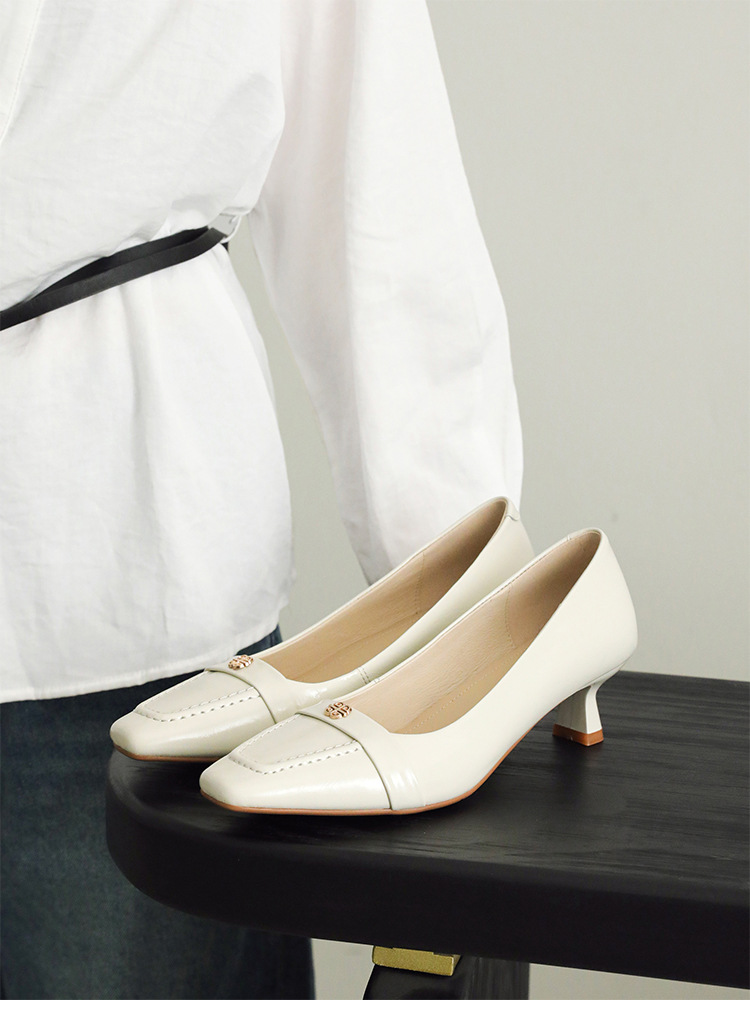 Giày cao gót nữ mũi nhọn cổ điển, gót thô vừa, họa tiết hoa sơn trà, dáng slip-on — đen chi tiết 13