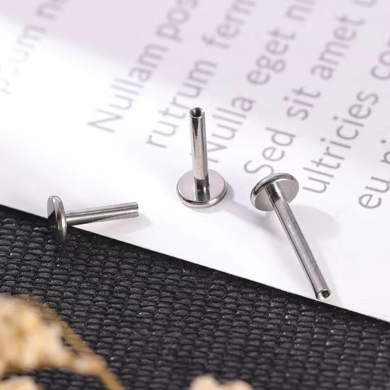 16G labret stud size and finish detail