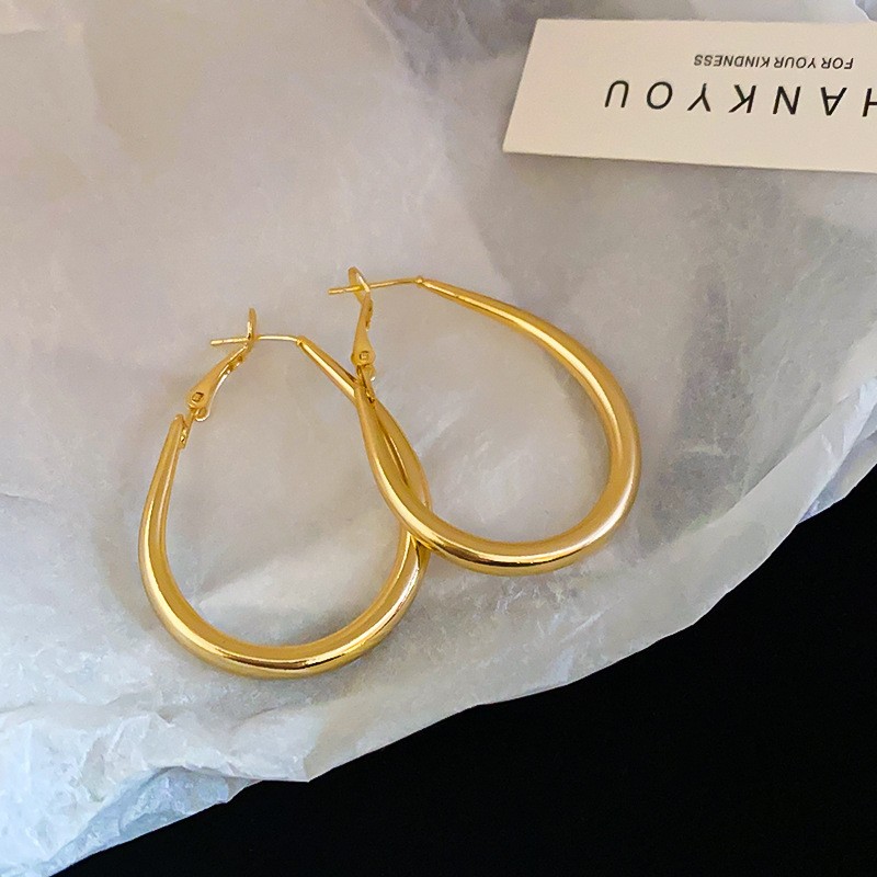 Aguja de plata Pendientes de anillo de elemento transfronterizo europeo y americano Pendientes de nicho de viento frío Pendientes de temperamento de moda Pendientes de lujo ligero y de alta gama