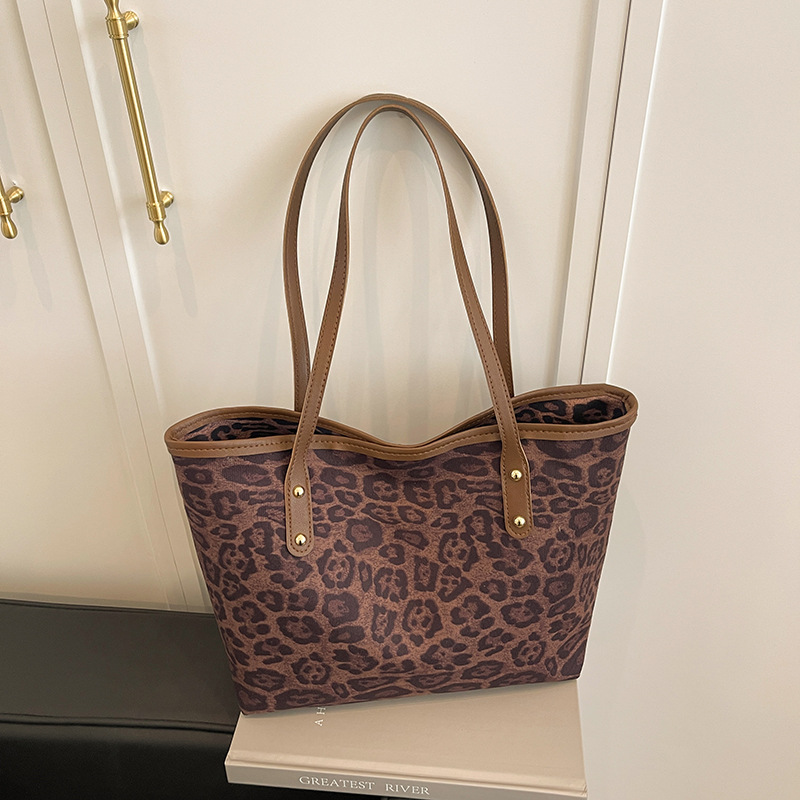 Qadın üçün böyük leopard çapılı çiyin çantası