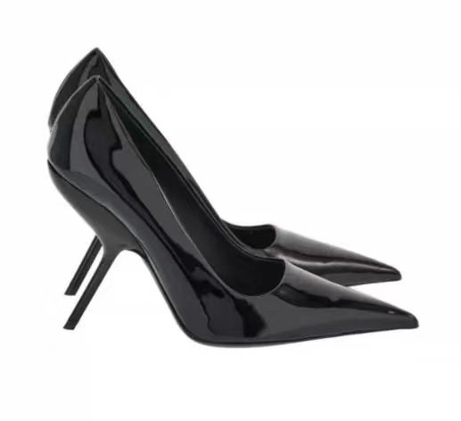 블랙 페이턴트 가죽