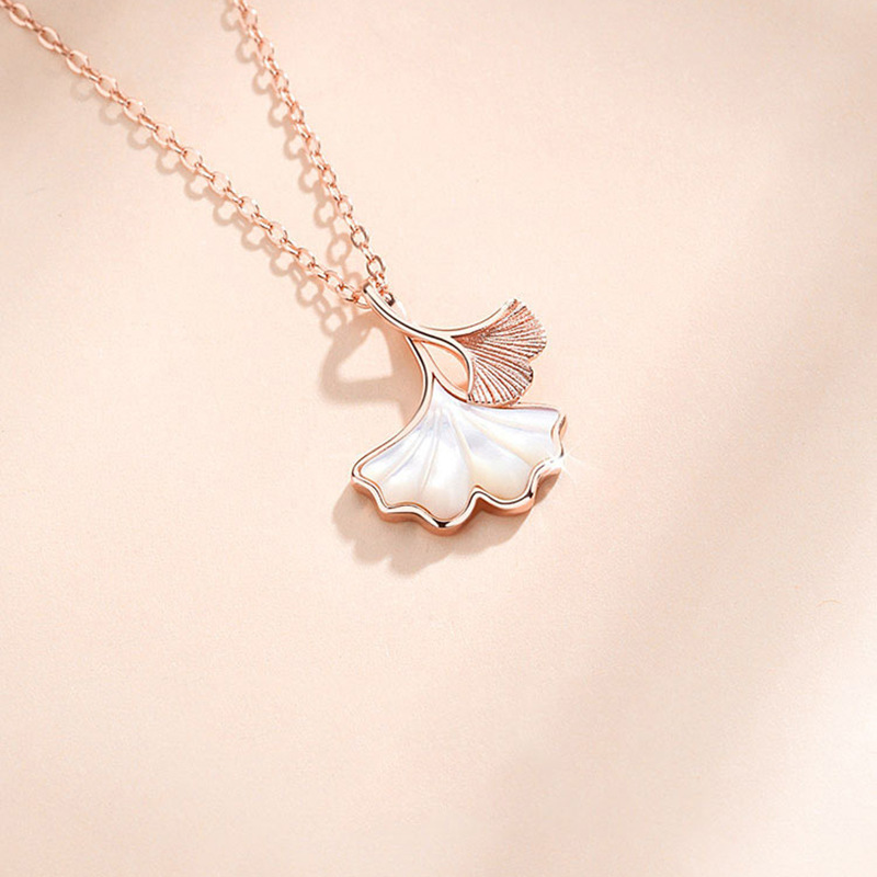 Shell Ginkgo Leaf Necklace Female Three Lives Fortunately Small Design Light Luxury High Temperament Simple Versatile Clavicle Chain