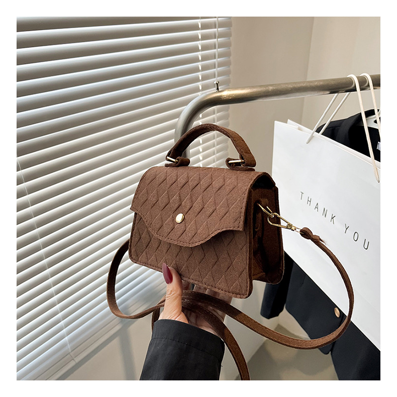 Women's Medium Felt Solid Color Streetwear Square Magnetic Buckle Crossbody Bag display picture 15