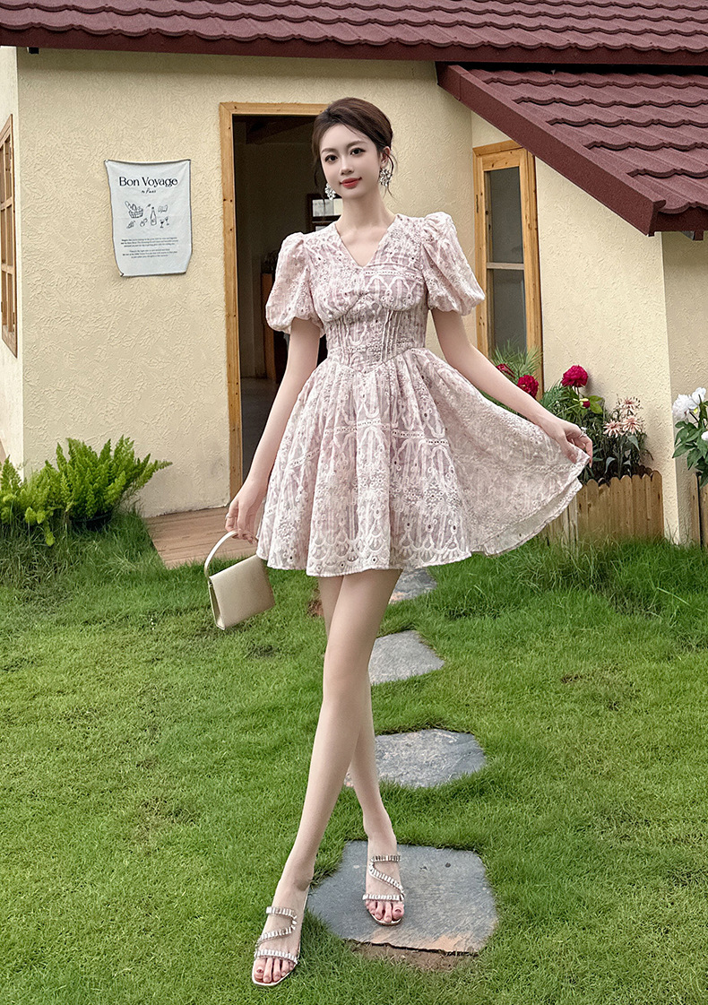 Đầm maxi nữ thắt eo cổ chữ V tay phồng họa tiết hoa nhí — Hồng tử chi tiết 13