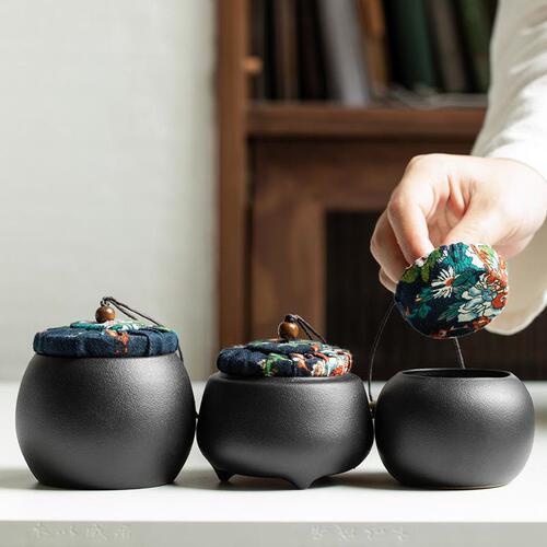 Black pottery tea jar sealed jar creative Japanese dried fruit jar household storage jar tea warehouse coarse pottery retro tea box